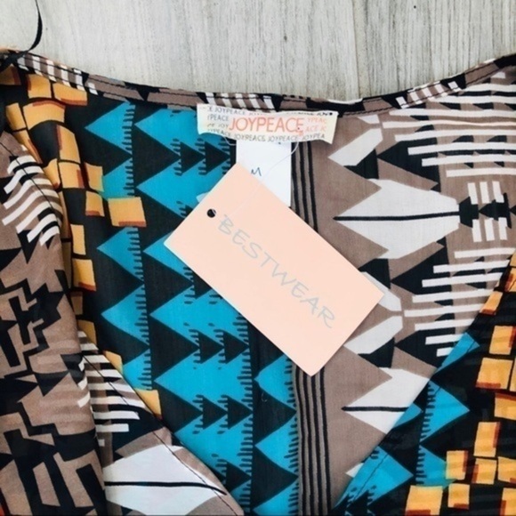 Beautiful top - Picture 3 of 4